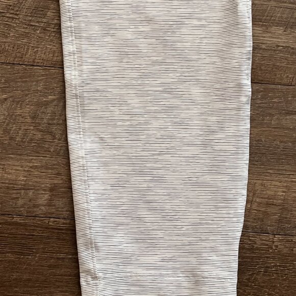 Lululemon On The Fly Pant Vertical Pinstripe Heather Grey/White Size 6 Luxtreme - Picture 5 of 14